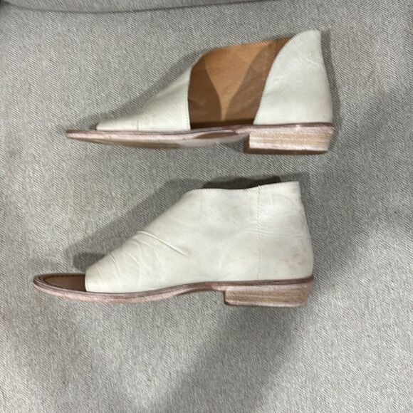 Free People Mont Blanc Dove Grey Leather Asymmetrical Sandal Size 37.5 - Picture 2 of 6